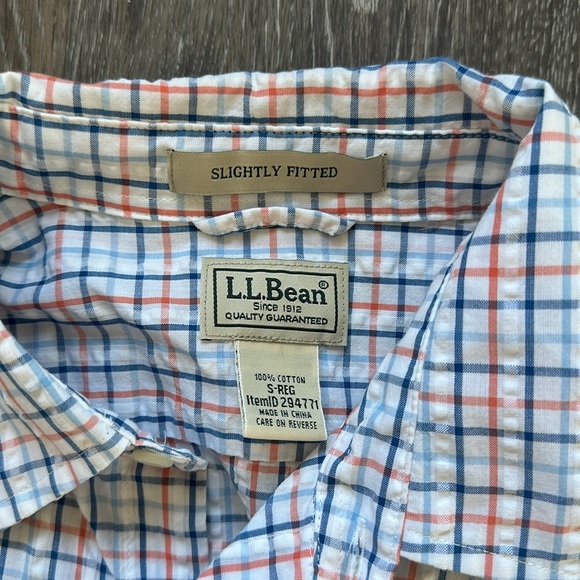 Seersucker Short Sleeve Button Down - LL Bean - Small Slightly Fitted - Picture 2 of 3